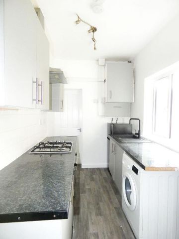 3 bedroom terraced house to rent - Photo 5