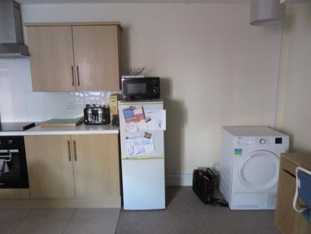 2 bedroom terraced house to rent - Photo 2