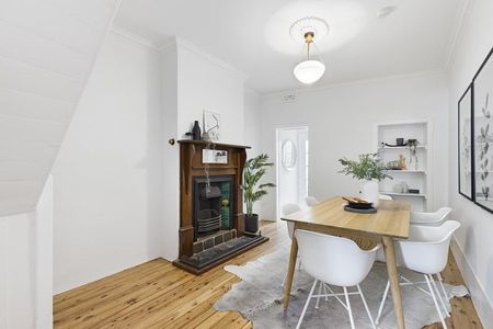 Classic terrace charm in a vibrant village setting - Photo 2