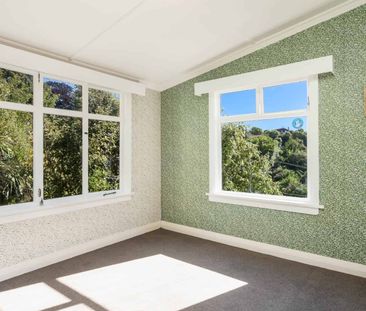 Sunny Upstairs Apartment - Photo 4