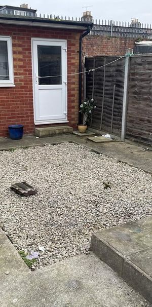 4 Bed Terraced House, Caistor Park Road, E15 - Photo 1