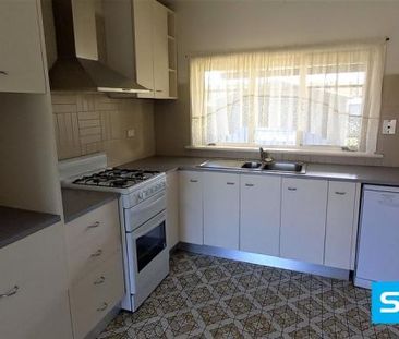 Neat home - Photo 1