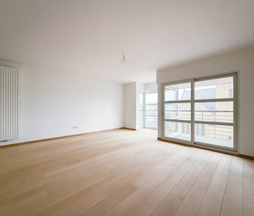 Zonnig, ongemeubeld appartement, gelegen op de Dumortierlaan - Photo 4