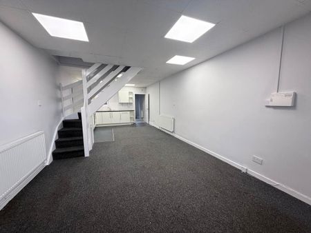 2 bedroom end of terrace house to rent - Photo 5