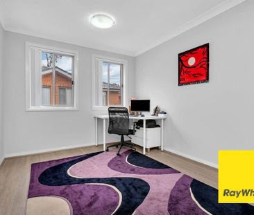 STUNNING TOWN HOUSE WALK TO STATION & SHOPS - Photo 6