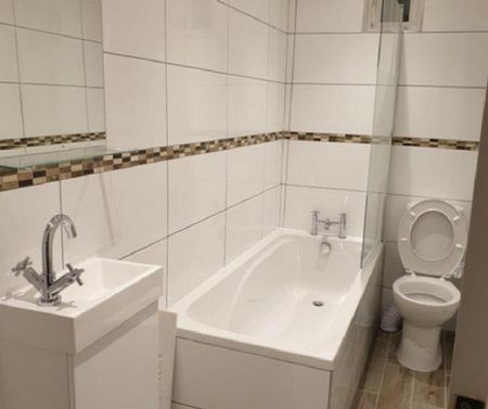 1 bedroom in a flat share to rent - Photo 4