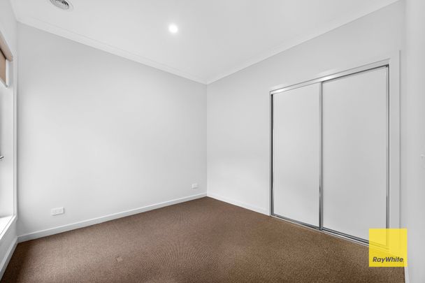 Stylish Family Living with Timeless Appeal! - Photo 1