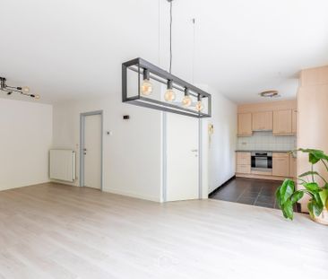 Verzorgd 2 slaapkamer appartement met ruim terras en autostaanplaats - Photo 6