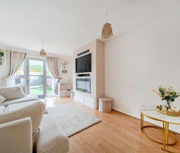 Redhouse Park Gardens, Gosport, PO12 - Photo 1