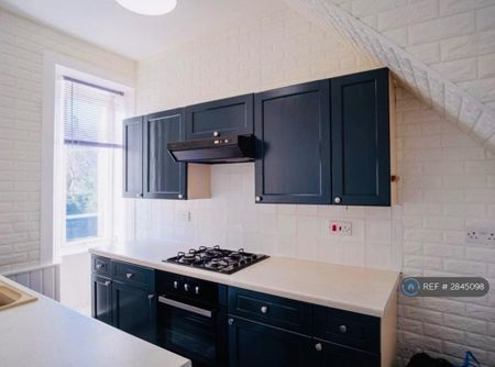 2 bedroom maisonette to rent - Photo 5