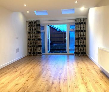 4 bedroom terraced house to rent - Photo 5