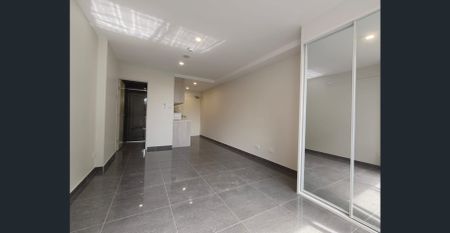Selection of brand new studio apartments - Available Now - Photo 2