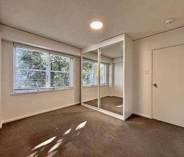 Sun-Drenched Apartment in the Heart of Double Bay - Photo 2
