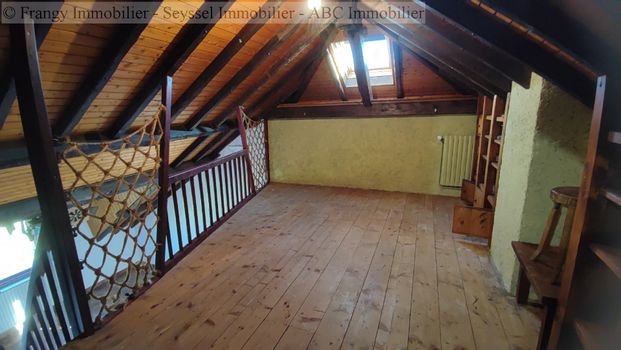 Appartement T3, bureau et mezzanine dans maison de village à Frangy - Photo 1