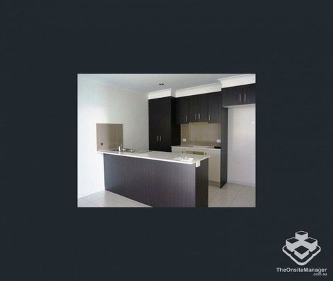 FOR RENT â Modern 3-Bedroom Home in Beautiful Blacks Beach. - Photo 1