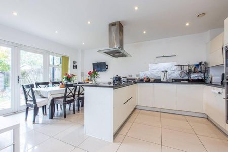 3 bedroom terraced house to rent - Photo 4