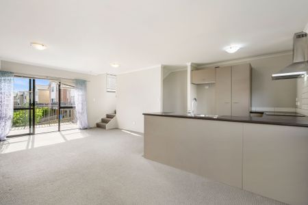 3 bedroom town house in Te Atatu - Photo 5