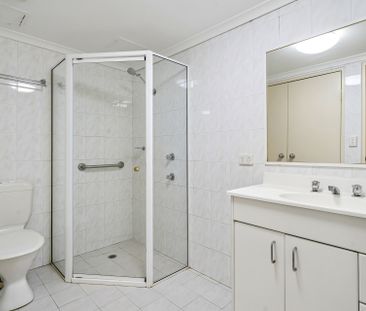Sundrenched and Secure 1-Bedroom Apartment in a Prime Location - Photo 5