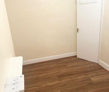 3 Bed Terraced House, Chadwin Road, E13 - Photo 4