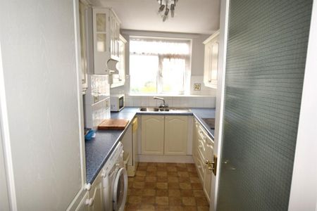 2 bedroom flat to rent - Photo 4