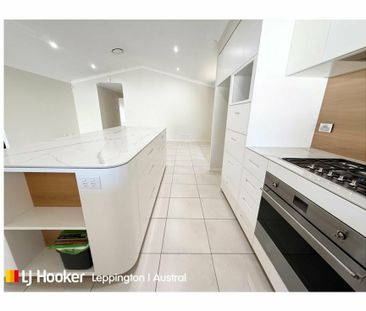 SLEEK & SPACIOUS MODERN HOME - Photo 4