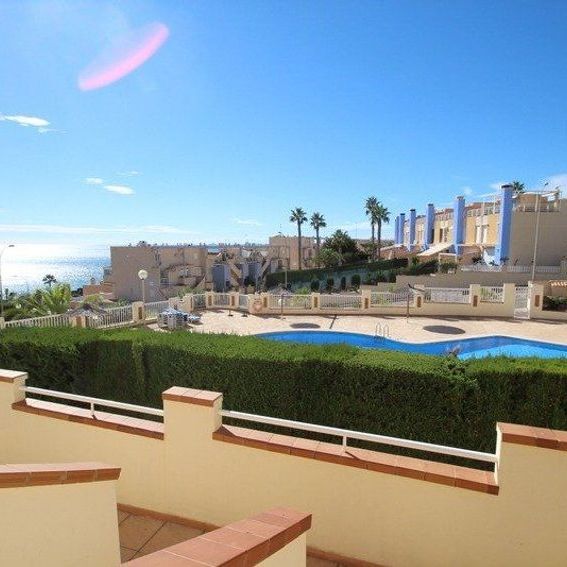 Alquiler de piso en Calle Novela - Photo 1