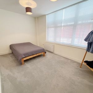 1 Bedroom Flat, Montague Place, Worthing - Photo 2