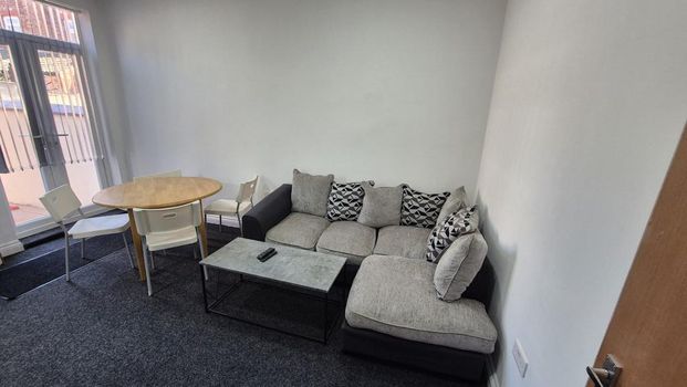 4 bedroom terraced house to rent - Photo 1