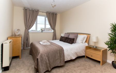 Lyon Close, Maidenbower, Crawley - Photo 2