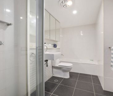 Ultra-Chic Beachside Retreat with Stunning Rooftop Terrace - Photo 5