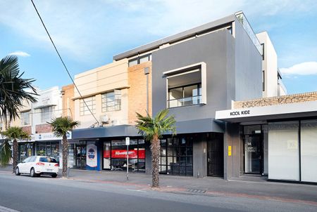 TOP FLOOR SUB-PENTHOUSE IN THE HEART OF OAKLEIGH - Photo 3