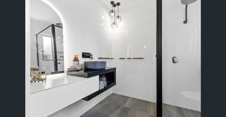 Warm, Spacious & Wonderfully Located Family Home! - Photo 5