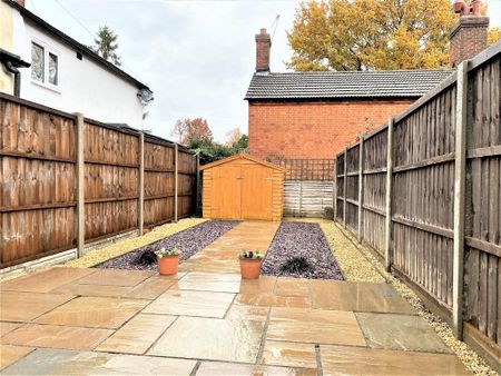 2 bedroom end of terrace house to rent - Photo 5