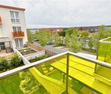 Pronájem bytu 2+kk s balkonem a garážovým stáním, Jesenice u Prahy - Photo 3