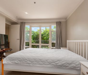 Stunning, Furnished & Spacious - Photo 3