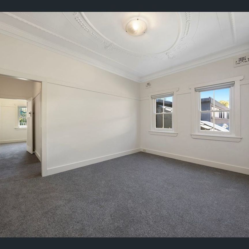 Charming spacious 1 bedroom plus study, By Cooper Park. - Photo 1