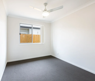 Spacious 3 Bedroom Duplex in Logan Reserve! - Photo 1