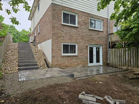 601 College Ave W, Guelph - Photo 1