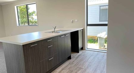 Neat and Tidy - Photo 2