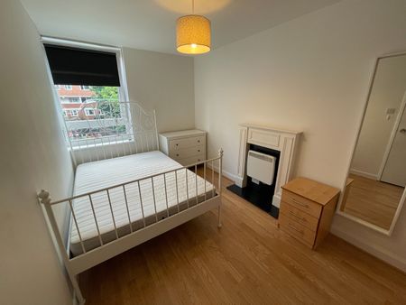 Room in a Shared House, Blomfield Court, SW11 - Photo 2