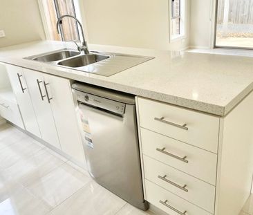 47 Twain Way, Fraser Rise, Vic 3336 - Photo 2