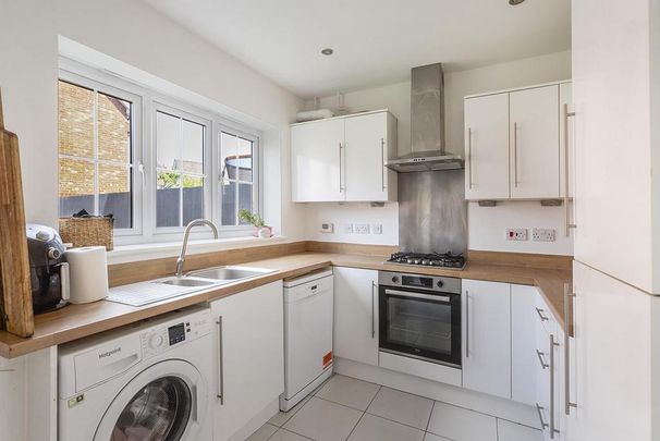 3 bedroom semi-detached house to rent - Photo 1