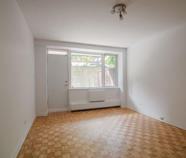 900 Rockland - Photo 2