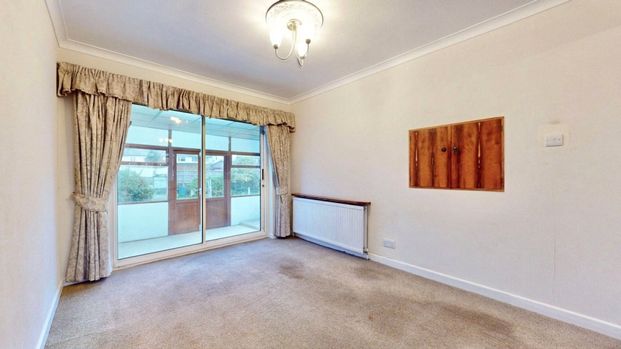 Stanwell Gardens, TW19, Surrey - Photo 1