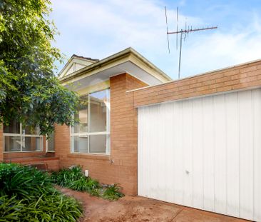 LEAFY HOME WITH LOADS OF NATURAL LIGHT - Photo 5