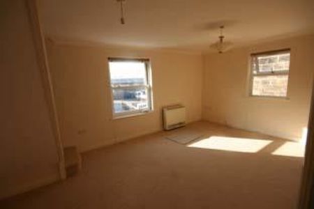 2 bedroom Flat To Let Total Size: 636 SQ FT - Photo 3
