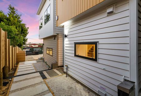 Pakuranga Heights - 2 Bedrooms with 1.5 Bathrooms - Photo 3