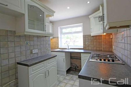 Tankerville Drive, Leigh On Sea, SS9 - Photo 4