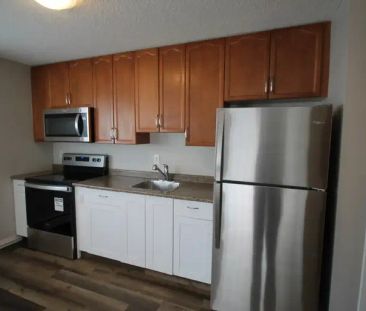 4, 8116 123 Avenue Northwest Elmwood Park, Edmonton, AB | 8116 123 ... - Photo 1