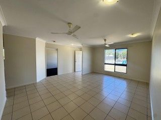 Comfortable Family Home - Photo 1